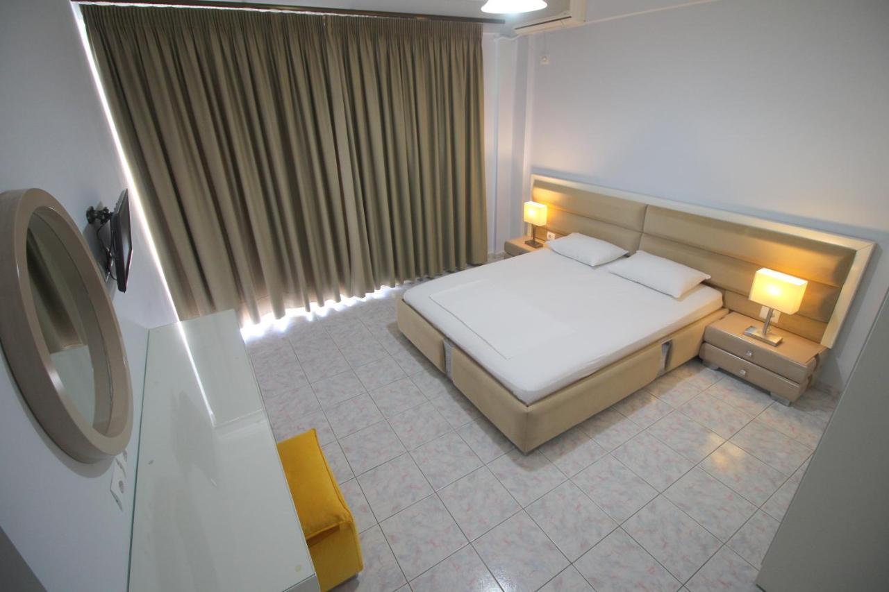 Murati Suites Sarande Bagian luar foto