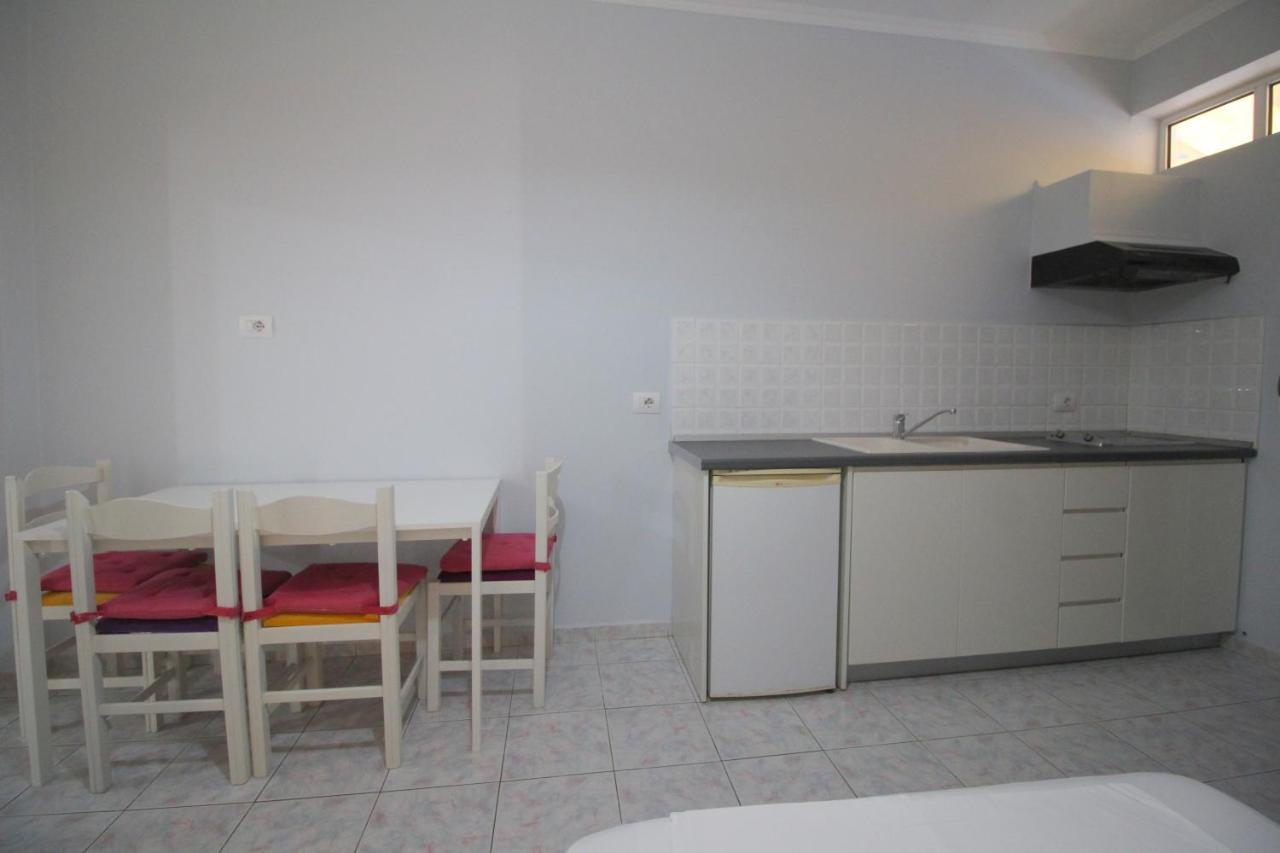 Murati Suites Sarande Bagian luar foto