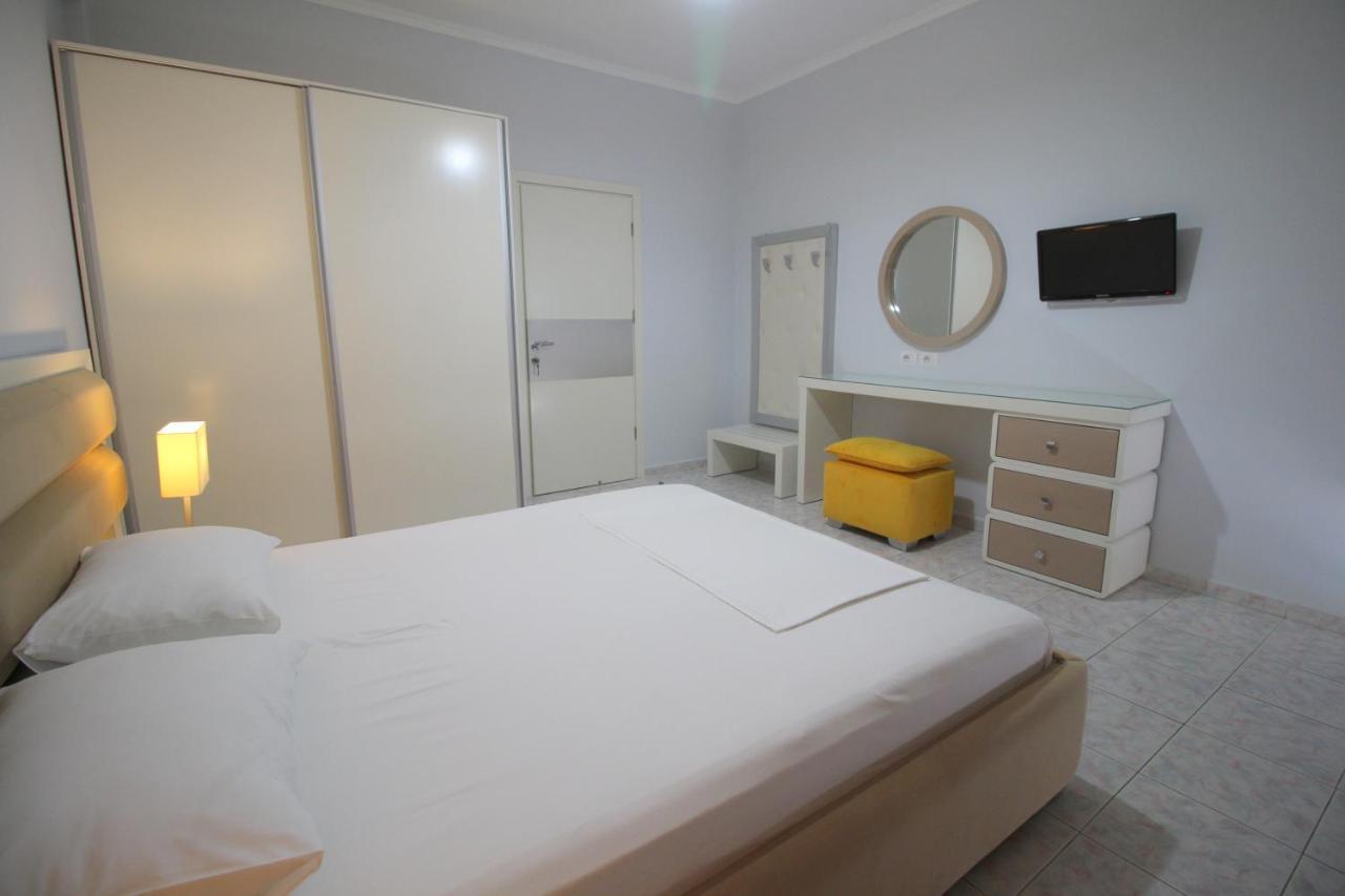 Murati Suites Sarande Bagian luar foto