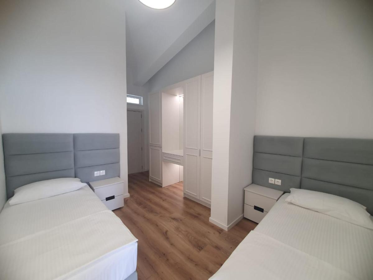 Murati Suites Sarande Bagian luar foto